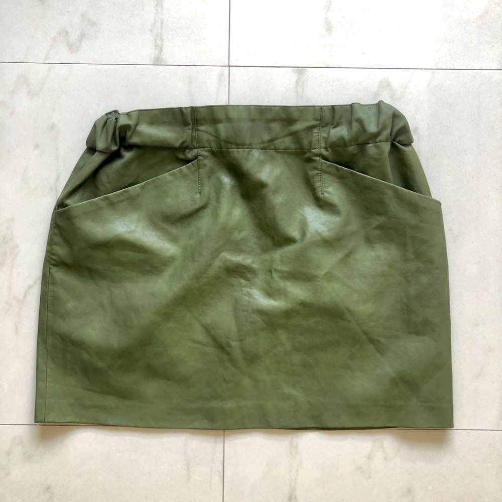 Mini green skirt (ZARA)